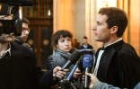 Me Jeremie Assous, avocat de Julien Coupat, parle à la presse à son arrivée au procès du "groupe de Tarnac" à Paris, le 13 mars 2018