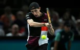 Le Français Ugo Humbert face à l'Américain Marcos Giron lors du Masters 1000 de Paris, le 31 octobre 2023 