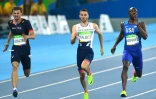 Le Français Christophe Lemaitre (g) lors de sa demi-finale du 200 m aux JO de Rio, le 17 août 2016
