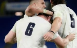 Les Anglais se congratulent après un essai de Tom Curry contre l'Italie, lors du Tournoi des six nations, le 31 octobre 2020 à Rome