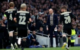L'entraîneur de l'Ajax Erik
ten Hag (c) satisfait après un but de son équipe contre Tottenhan en demies aller de C1, le 30 avirl 2019 à Londres