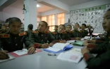 Des élèves de l'Ecole révolutionnaire pour garçons suivent un cours de biologie, le 24 juin 2018 à Mangyongdae, près de Pyongyang, en Corée du Nord