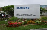 Un panneau du logo Samsung Electronics devant une usine à Hwaseong, Corée du Sud, le 8 juillet 2024