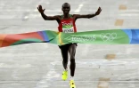 Eliud Kipchoge remporte le marathon des Jeux Olympiques 2016, le 21 août 2016 dans le Sambodrome de Rio de Janeiro
