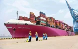 Un porte-conteneurs dans le port de Qingdao, dans l'est de la Chine, le 13 juillet 2022