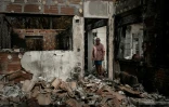 Yves Brugieregarde dans sa maison détruite par le mégafeu de juillet, le 13 août 2026 au Porge, en Gironde