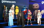Des gens se déguisent en personnages de jeux vidéo au Gamescom de Cologne le 22 août 2017