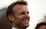 Emmanuel Macron lors d'un déplacement sur l'île de Sein (Finistère) pour commémorer le 84e anniversaire de l'Appel du 18 Juin du général De Gaulle