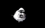 Une image de la NASA montre la capsule Crew Dragon de SpaceX s'approchant de la Station spatiale internationale avec quatre astronautes à son bord le 17 novembre 2020