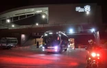Le bus des joueurs argentins quitte l'Arena Corinthians à Sao Paulo, après la suspension du match Brésil-Argentine, le 5 septembre 2021