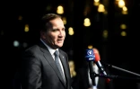 Le Premier ministre suédois Stefan Lofven s'exprime devant des journalistes à son arrivée au sommet européen à Göteborg (Suède) le 17 novembre 2017 