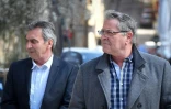 Le co-pilote Bruno Odos (g) et le pilote Jean Fauret arrivent à la Cour d'assises d'Aix-en-Provence, le 19 amrs 2019