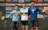 Le podium du contre-la-montre des Mondiaux (de g. Ă d.): le Belge Remco Evenepoel (2e), l'Australien Rohan Dennis (1er) et l'Italien Filippo Ganna (3e), le 25 septembre 2019 Ă Harrogate (Angleterre)