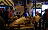 Un blessé évacué du Bataclan le 13 novembre 2015 à Paris