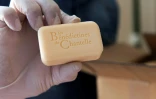 Un savon fabriqué par l'abbaye Saint-Vincent, à Chantelle (Allier), le 30 septembre 2017