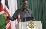 Le leader de l'opposition kényane Raila Odinga fait une déclaration après la signature officielle d'un accord de coopération politique avec le président William Ruto dans le but de renforcer sa présidence après des mois de troubles, le 7 mars 2025 à Nairobi 