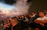 Des visiteurs expérimentent la nouvelle attraction du parc du Futuroscope "Chasseurs de Tornades", le 19 août 2022 à Chasseneuil-du-Poitou, près de Poitiers