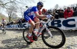 Le Suisse Stefan Kung, en plein effort sur une portion pavée de Gand-Wevelgem, le 31 mars 2019