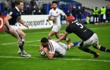 Swan Rebbadj aplatit pour un essai du XV de France contre l'Ecosse ans le tournoi des Six Nations, le 26 mars 2021 à Saint-Denis, près de Paris