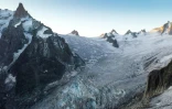 Vue aérienne des Séracs du Géant au-dessus de la Mer de Glace dans le massif du Mont-Blanc, le 17 septembre 2019 à Chamonix.