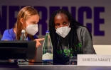 Greta Thunberg et la militante ougandaise Vanessa Nakate, à Milan le 28 septembre 2021 