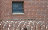 Un message demandant de l'aide sur une fenêtre de la prison de Chicago, le 9 avril 2020