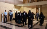 Des gendarmes et des avocats au palais de justice de Paris, au premier jour du procès de l'attentat de Nice, le 5 septembre 2022 