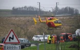 Un hélicoptère de la sécurité civile près du site du déraillement d'un TGV à Ingenheim (Bas-Rhin), le 5 mars 2020