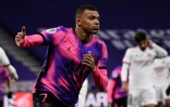 La joie de l'attaquant du Paris Saint-Germain, Kylian Mbappé, après son doublé face à Lyon, lors de leur match de L1, le 21 mars 2021 au Groupama Stadium à Décines-Charpieu