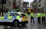 Des policiers à l'entrée de Water Street, sur les lieux d'un incident, en marge d'un défilé pour la victoire de Liverpool en Premier League, à Liverpool, le 26 mai 2025