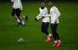 Neymar Jr avec Kylian Mbappé lors de la séance d'entraînement de veille de match du PSG sur la pelouse du Borussia Dortmund, le 17 février 2020 