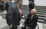 Le ministre des Finances allemand Wolfgang Schäuble (assis) parle avec le gouverneur de la Banque centrale du Mexique AgustĂn Carstens Ă Washington le 21 avril 2017