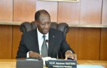 Le président ivoirien Alassane Ouattara préside une réunion de son nouveau gouvernement le 11 juillet 2018 au palais présidentiel à Abidjan