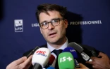 Le président de la Commission de discipline de la Ligue de football professionnel (LFP), Sébastien Deneux, s'adresse aux journalistes, le 22 janvier 2019 à Paris