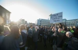 -Des manifestants contre l'ex-Premier ministre islandais Sigmundur David Gunnlaugsson à Reykjavik, le 4 avril 2016 la veille de sa démission

