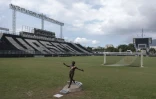 Vue aérienne de la statue de l'icône de Vasco de Gama Roberto Dinamite au stade  Sao Januario, le 13 mai 2022  