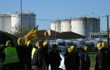 Des agriculteurs de la Coordination rurale bloquent l'accès à un dépôt pétrolier de Toulouse, le 14 avril 2026