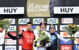 Le Slovène Tadej Pogacar (UAE) entouré du Français Kevin Vauquelin (Arkea, à gauche) et du Britannique Tom Pidcock (Team Q36.5) sur le podium de la Flèche Wallonne, le 23 avril 2025 à Huy, en Belgique.