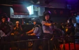 Des policiers face aux manifestants à Hong Kong, le 25 août 2019