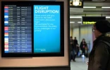 Des vols annulés ou retardés après le signalement de drones volant à basse altitude à proximité de l'aéroport de Gatwick, le 21 décembre 2018 à Londres