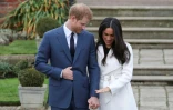 Le prince Harry et sa fiancée, l'actrice américaine Meghan Markle posent devant les photographes à Kensington Palace à Londres le 27 novembre 2017.