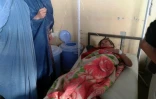 Une écolière blessée dans une bousculade qui a suivi le séisme dans dans la région du Takhar est hospitalisée le 26 octobre 2015 