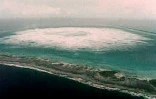 Photo prise le 28 janvier 1996 sur écran télé de l'essai nucléaire souterrain français dans l'atoll de Fangataufa, en Polynésie française