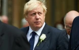 Le conservateur Boris Johnson quitte le Parlement à Londres, le 20 juin 2016 après la session d'hommage à Jo Cox