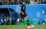 Le prodige Kylian Mbappé contrôle le ballon en demi-finales du Mondial, face aux Belges, le 10 juillet 2018 à Saint-Pétersbourg