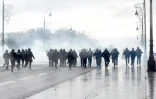 La police anti-émeutes pendant une manifestation de lycéens, sur le Pont Neuf à Toulouse le 6 décembre 2018