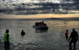 Des migrants arrivent de Turquie à Mytilene sur l'île de Lesbos le 23 février 2016