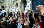 Des membres du groupe féministe radical international Femen participent à une manifestation non autorisée devant le ministère de la Justice, place Vendôme, mettant en cause la justice dans l'affaire Lyhanna et le traitement des violences sexuelles, le 8 juin 2026 à Paris