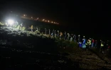 Un groupe de migrants traversent la frontière entre la Croatie et la Hongrie à Zakany le 16 octobre 2015