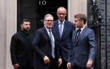 Le président ukrainien Volodymyr Zelensky, le Premier ministre britannique Keir Starmer, le chancelier allemand Friedrich Merz et le président français Emmanuel Macron à Londres, le 8 décembre 2025